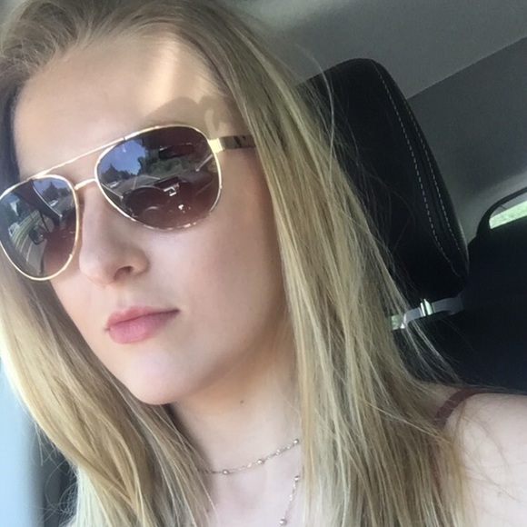 Meet your Posher, Julie - Picture 1 of 1